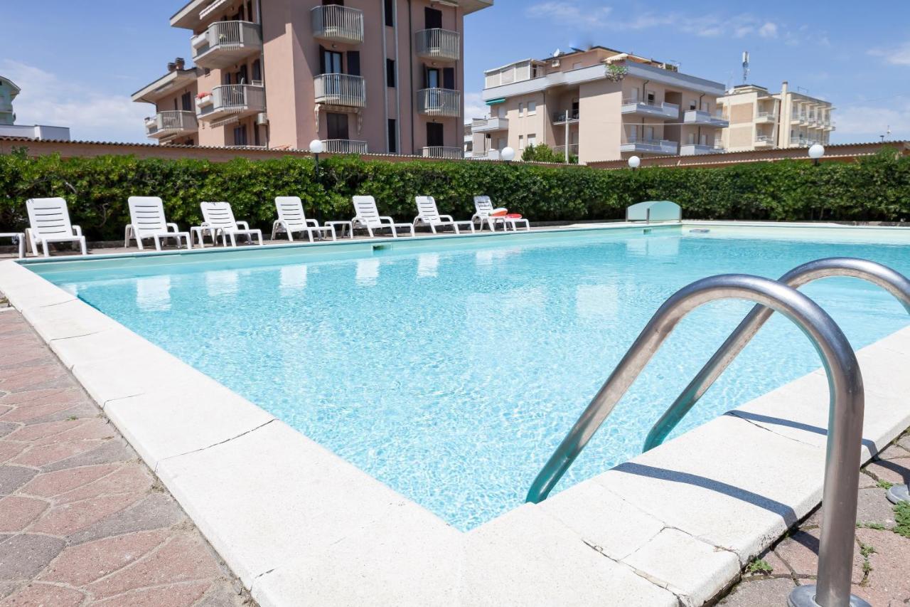 Hotel Primavera Sul Mare Лидо-ди-Савио Экстерьер фото