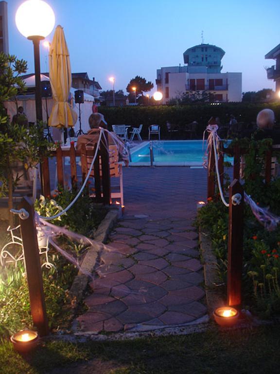 Hotel Primavera Sul Mare Лидо-ди-Савио Экстерьер фото