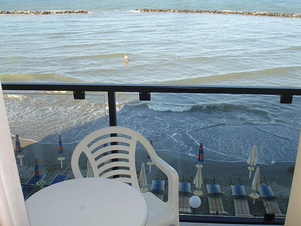 Hotel Primavera Sul Mare Лидо-ди-Савио Экстерьер фото