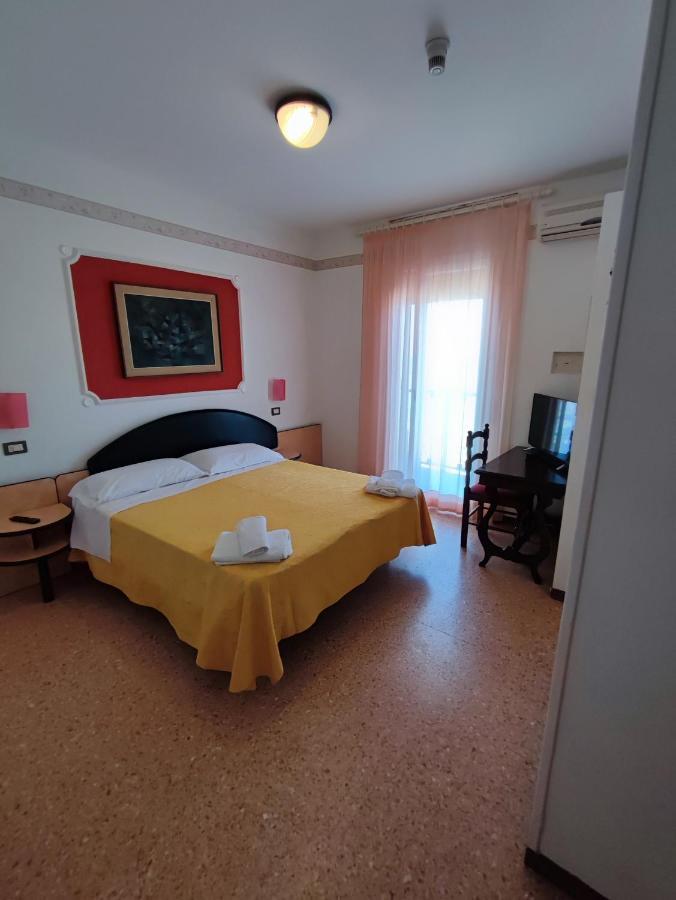 Hotel Primavera Sul Mare Лидо-ди-Савио Экстерьер фото